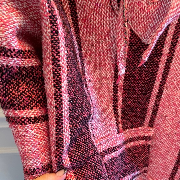 Red sweater - Picture 4 of 4